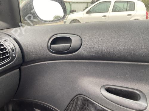 Højre fortil invendig håndtag PEUGEOT 206 Hatchback (2A/C) 1.4 i (75 hp) 28303567