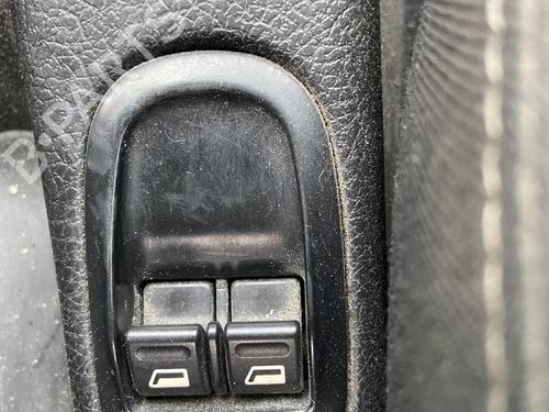 Used Left front window switch PEUGEOT 206 Hatchback (2A/C) 1.4 HDi eco 70 (68 hp) 31069430