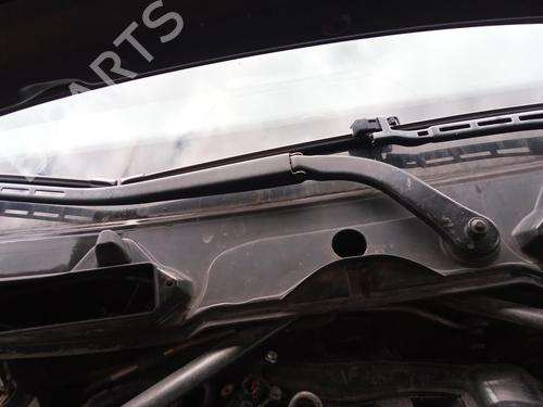 Used Front windshield wiper arm BMW 3 Touring (E91) 320 d (150 hp) 27138192