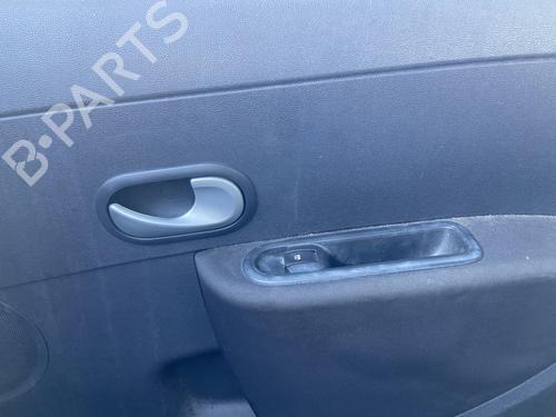 Høyre foran invendig håndtak RENAULT CLIO III (BR0/1, CR0/1) 1.5 dCi (BR17, CR17) (86 hp) 30061057