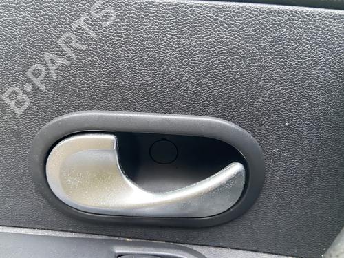 Venstre fortil invendig håndtag RENAULT CLIO III (BR0/1, CR0/1) 1.5 dCi (BR17, CR17) (86 hp) 32777633