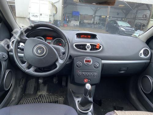 Used Dashboard RENAULT CLIO III (BR0/1, CR0/1) 1.5 dCi (BR17, CR17) (86 hp) 32111361