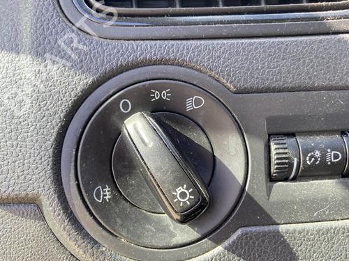 Used Headlight switch VW POLO V (6R1, 6C1) 1.2 (70 hp) 33022911