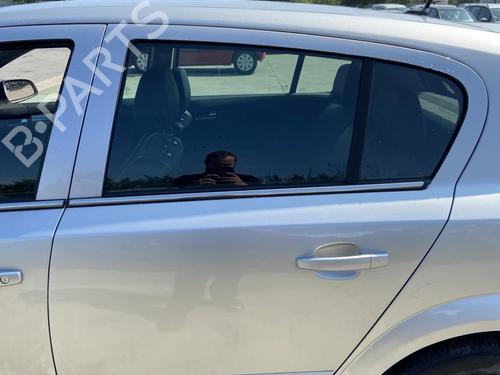 Rudehejsemekanisme venstre bagtil OPEL ASTRA H (A04) 1.7 CDTI (L48) (110 hp) 27113343
