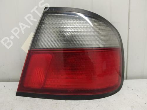 Used Right taillight NISSAN PRIMERA Hatchback (P11) 1.6 16V (99 hp) 27117656