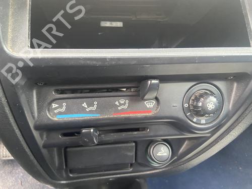 Used Climate control CITROËN SAXO (S0, S1) 1.5 D (58 hp) 30130375