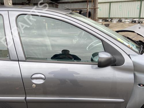Used Right front door PEUGEOT 206+ (2L_, 2M_) 1.4 i (73 hp) 32993304