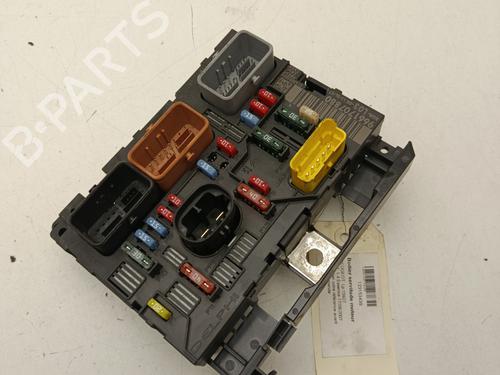 Used Fuse box Fuse box PEUGEOT 1007 (KM_) 1.4 (75 hp) 33315648 33315648