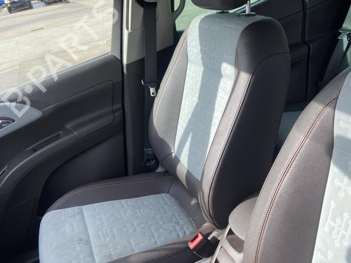 Used Right front seat OPEL MERIVA B MPV (S10) 1.4 (75) (120 hp) 29069741