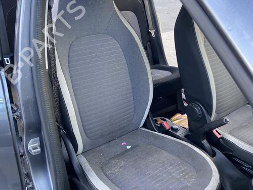 Sæde højre fortil RENAULT TWINGO III (BCM_, BCA_) 0.9 TCe 90 (BCM9, BCM2) (90 hp) 32067448