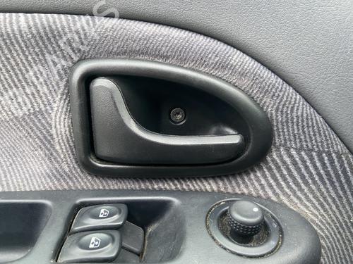 Used Front left interior door handle Front left interior door handle RENAULT CLIO II (BB_, CB_) 1.6 (B/CB0D, BB00) (90 hp) 33570112 33570112