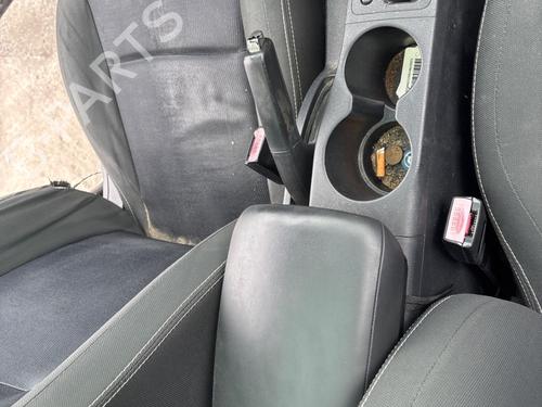 Armlæn Armlæn NISSAN QASHQAI I (J10, NJ10) [2006-2015] 37008176 37008176