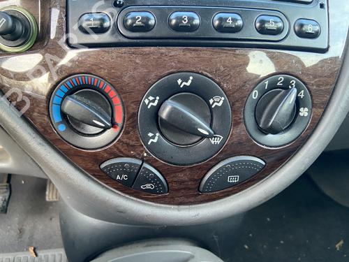 Commande Chauffage FORD FOCUS I (DAW, DBW) 2.0 16V (131 hp) 31944115