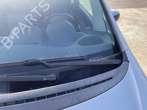 Used Front windshield wiper arm PEUGEOT 1007 (KM_) 1.4 (75 hp) 27111691