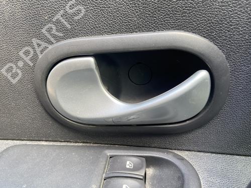 Venstre fortil invendig håndtag RENAULT CLIO III (BR0/1, CR0/1) 1.5 dCi (C/BR0G, C/BR1G) (68 hp) 32864857