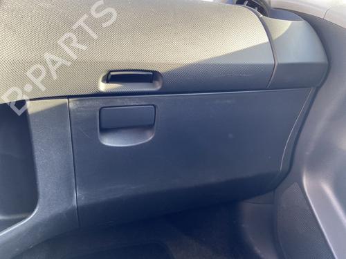 Used Glove box TOYOTA YARIS (_P9_) 1.4 D-4D (NLP90_, NLP90R) (90 hp) 31953409