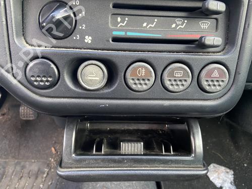 Bouton de warning PEUGEOT 106 II (1A_, 1C_) 1.0 i (50 hp) 31282443