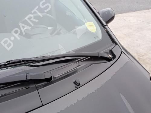 Used Front windshield wiper arm TOYOTA YARIS (_P9_) 1.4 D-4D (NLP90_, NLP90R) (90 hp) 27147370