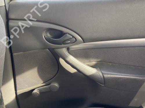 Używane Klamka wewnętrzna drzwi tylnych prawych FORD FOCUS I (DAW, DBW) 1.8 TDCi (115 hp) 28811613