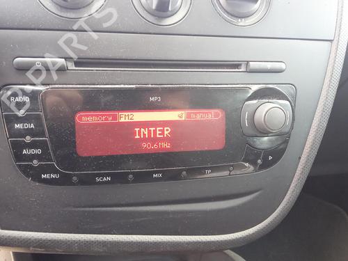 Used Radio Radio SEAT LEON (1P1) 1.9 TDI (105 hp) 27135069 27135069