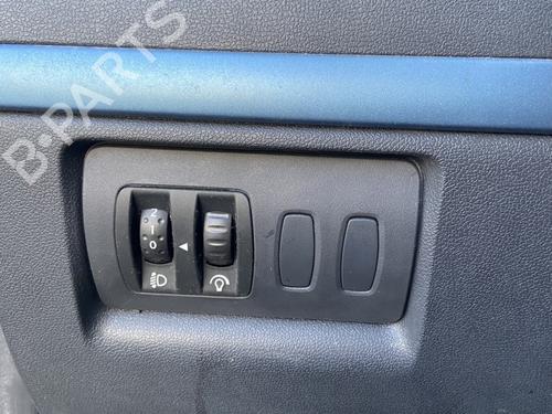 Used Headlight switch RENAULT CLIO III (BR0/1, CR0/1) 1.5 dCi (BR17, CR17) (86 hp) 30061041