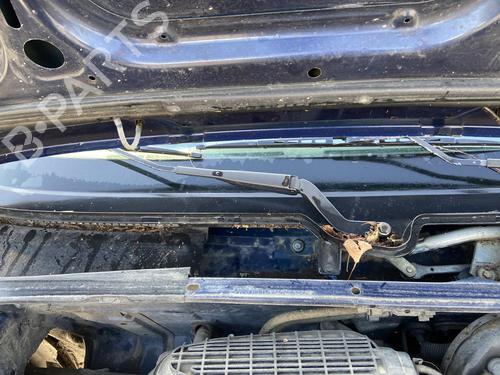 Used Front windshield wiper arm PEUGEOT 106 II (1A_, 1C_) 1.0 i (50 hp) 27109132