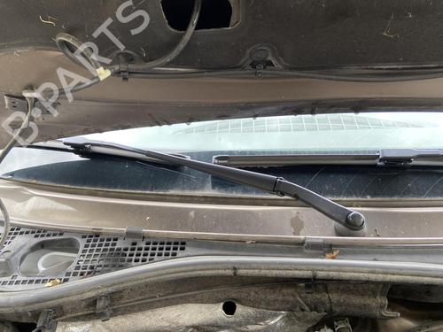 Used Front windshield wiper arm DACIA DUSTER (HS_) 1.5 dCi (109 hp) 27108065