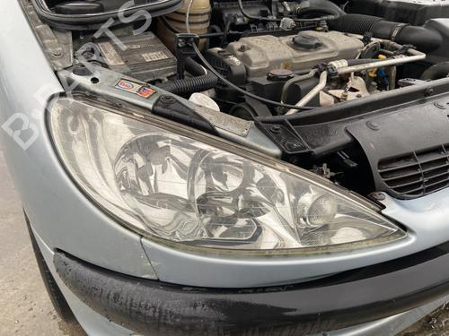 Used Right headlight PEUGEOT 206 Hatchback (2A/C) 1.4 i (75 hp) 31334029
