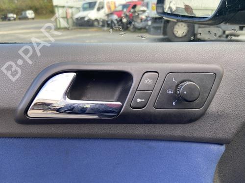 Used Front left interior door handle VW POLO IV (9N_, 9A_) 1.9 TDI (101 hp) 30462046