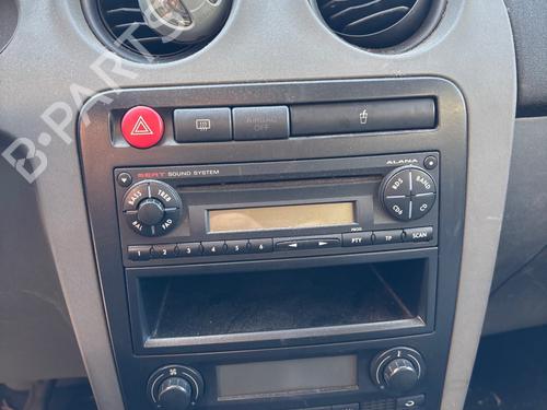 Used Radio Radio 37244839 37244839