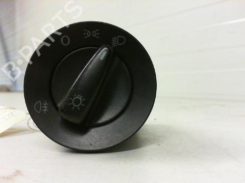 Used Headlight switch Headlight switch VW POLO IV Saloon (9A4, 9A2, 9N2, 9A6) 1.4 TDI (75 hp) 27122358 27122358