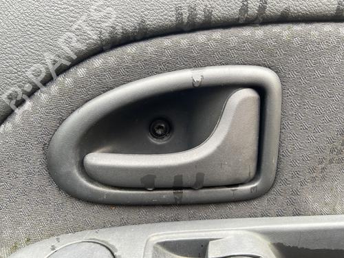 Maneta interior delantera derecha RENAULT CLIO II (BB_, CB_) 1.5 dCi (B/C2J) (68 hp) 31715019