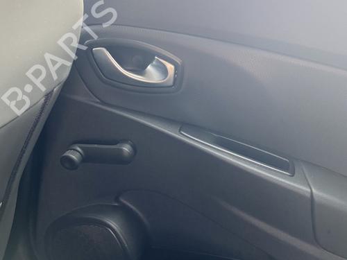 Højre bagtil invendig håndtag RENAULT CLIO IV (BH_) 1.5 dCi 90 (90 hp) 28451255
