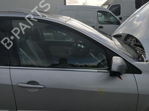 Used Right front door RENAULT LAGUNA III Grandtour (KT0/1) 2.0 dCi (KT07, KT0J, KT14, KT1A, KT1S) (131 hp) 27147259