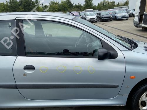 Używane Klamka zewnętrzna drzwi przednich prawych PEUGEOT 206 Hatchback (2A/C) 1.6 i (89 hp) 28473930