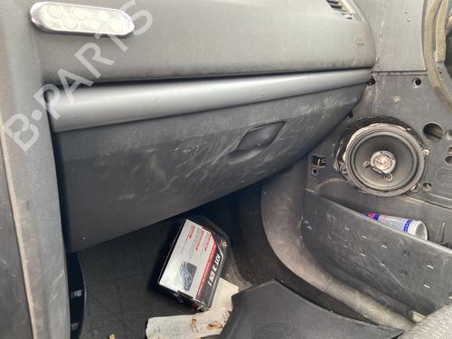 Used Glove box RENAULT MEGANE II (BM0/1_, CM0/1_) 1.5 dCi (BM1E, CM1E) (106 hp) 29974892