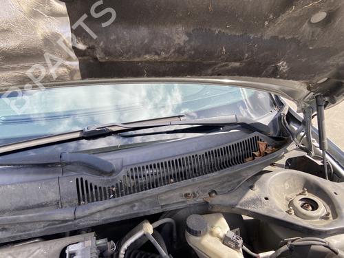 Used Front windshield wiper arm FORD MONDEO III (B5Y) 2.0 16V TDDi / TDCi (115 hp) 28495901