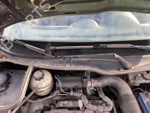 Used Front windshield wiper arm PEUGEOT 206 Hatchback (2A/C) 1.4 i (75 hp) 30299808