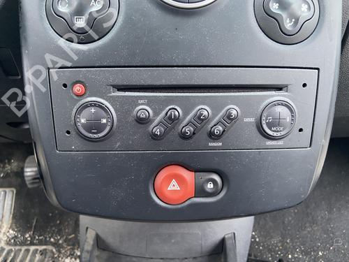 Radio RENAULT CLIO III (BR0/1, CR0/1) 1.5 dCi (BR17, CR17) (86 hp) 32111331
