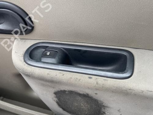 Used Right front window switch RENAULT CLIO III (BR0/1, CR0/1) 1.5 dCi (BR17, CR17) (86 hp) 28823713