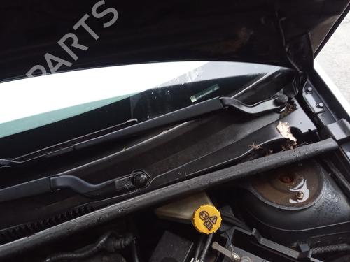 Used Front windshield wiper arm FORD FIESTA V (JH_, JD_) 1.4 TDCi (68 hp) 27135639
