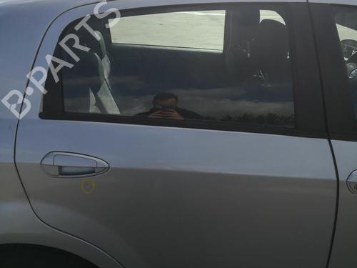 Used Right rear door FIAT GRANDE PUNTO (199_) 1.3 D Multijet (75 hp) 27131979
