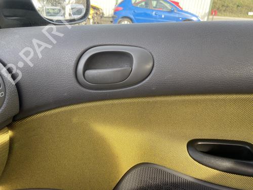 Used Front right interior door handle PEUGEOT 206 Hatchback (2A/C) 1.4 i (75 hp) 30299869