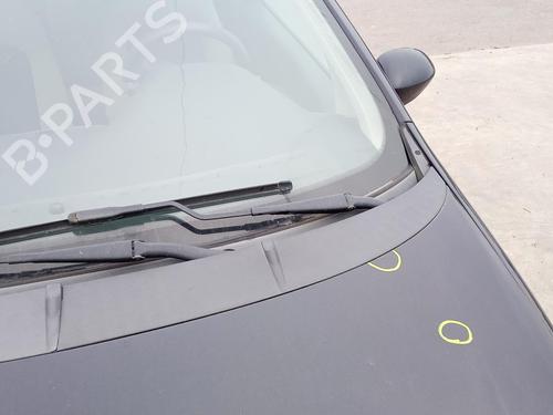Used Front windshield wiper arm FIAT GRANDE PUNTO (199_) 1.2 (65 hp) 27144327