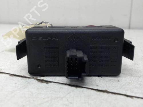 Used Warning switch RENAULT CLIO III (BR0/1, CR0/1) 1.5 dCi (C/BR0G, C/BR1G) (68 hp) 27119314