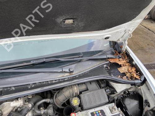 Used Front windshield wiper arm RENAULT CLIO III (BR0/1, CR0/1) 1.5 dCi (BR17, CR17) (86 hp) 27113816
