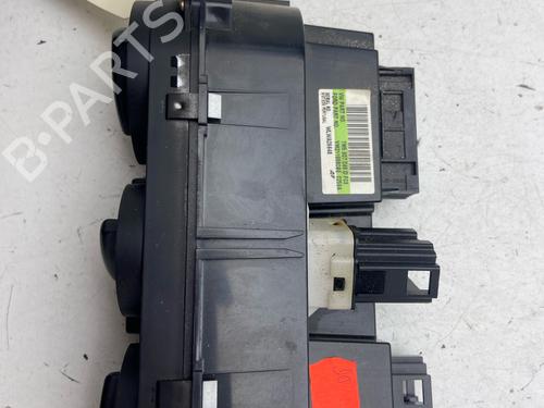 Used Climate control Climate control 37689079 37689079