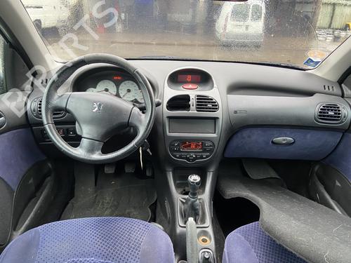 Used Driver airbag PEUGEOT 206 Hatchback (2A/C) 1.4 i (75 hp) 31334047