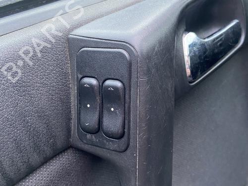 Used Left front window switch OPEL ASTRA G Hatchback (T98) 2.0 DTI 16V (F08, F48) (101 hp) 31639573
