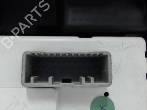 display-monitor-renault-megane-iii-hatchback-bz01_-b3_-2008-27118693 main image